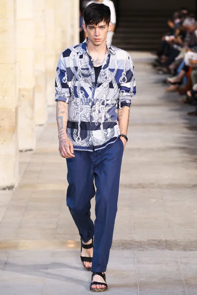 Look 24